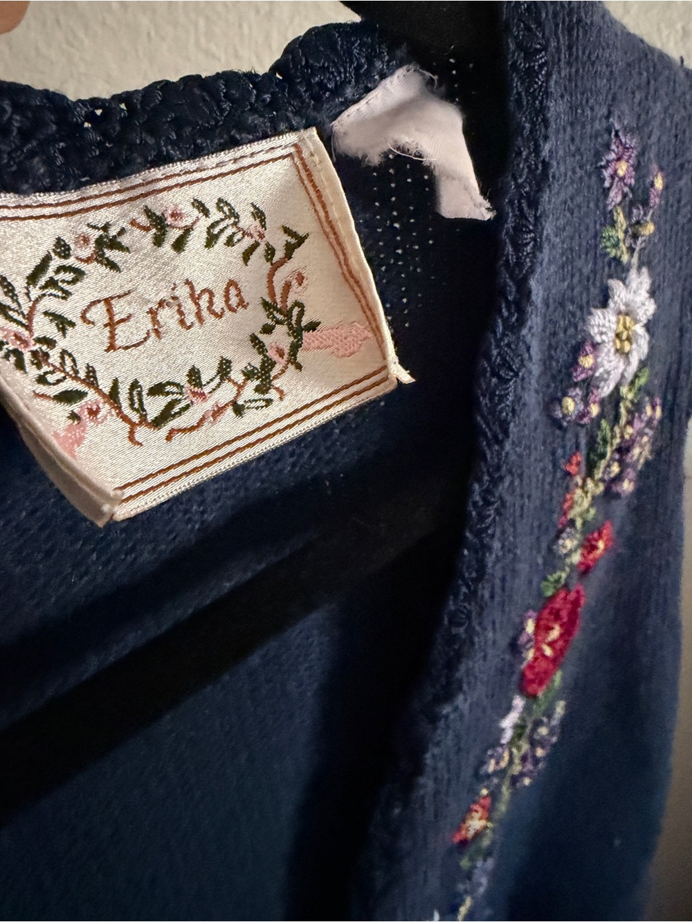 Vintage Erika Vest Navy Blue Embroidered Floral Cottage Core Grandma Core M/L - Picture 4 of 4